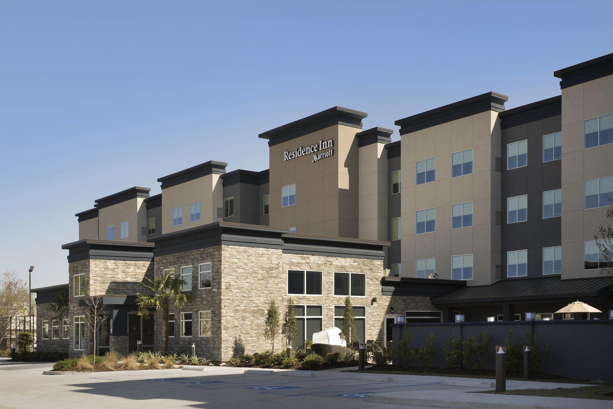 By Marriott Lancaster Hotel Rohrerstown
