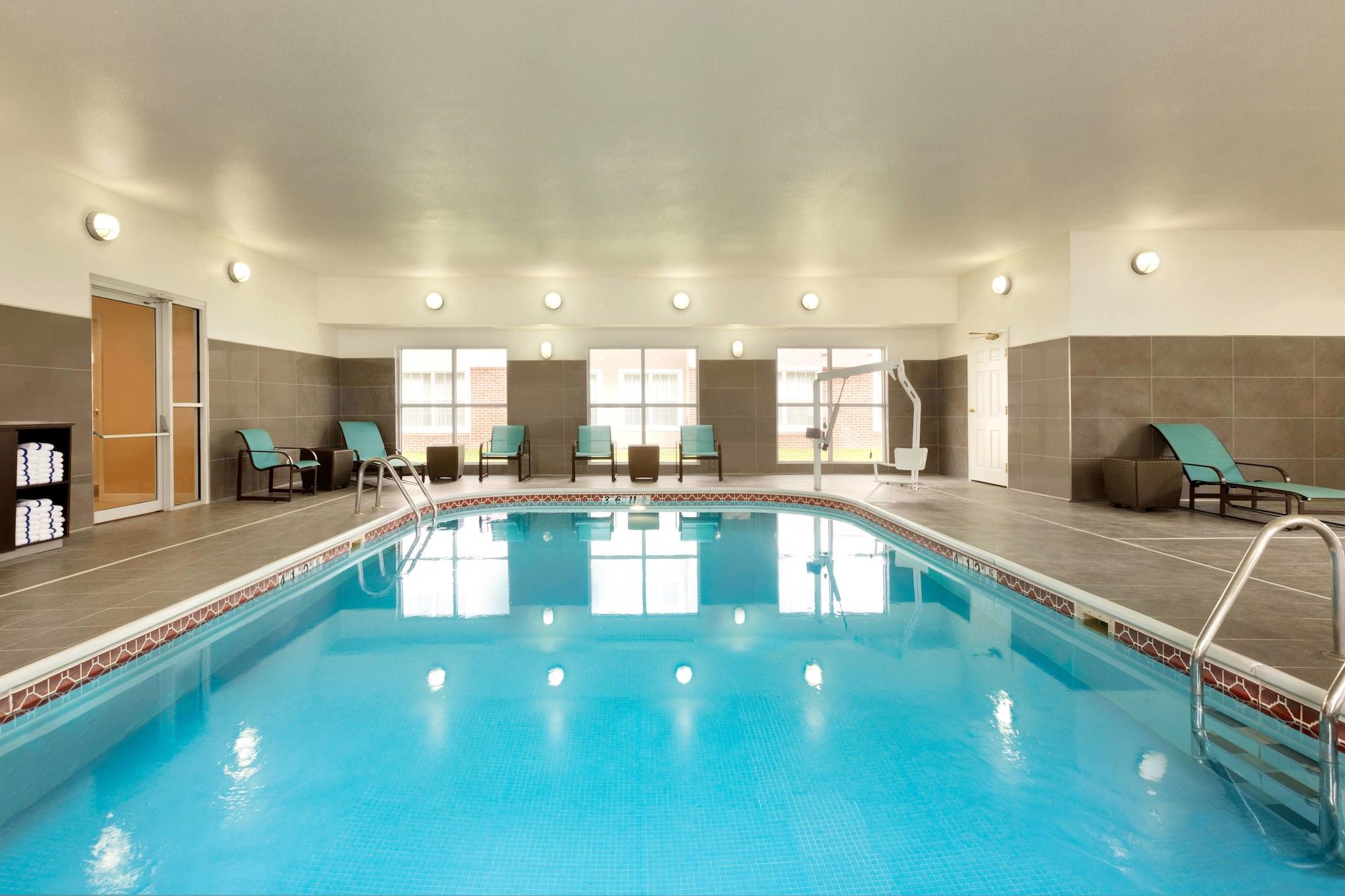 Hotel By Marriott Lancaster 3*