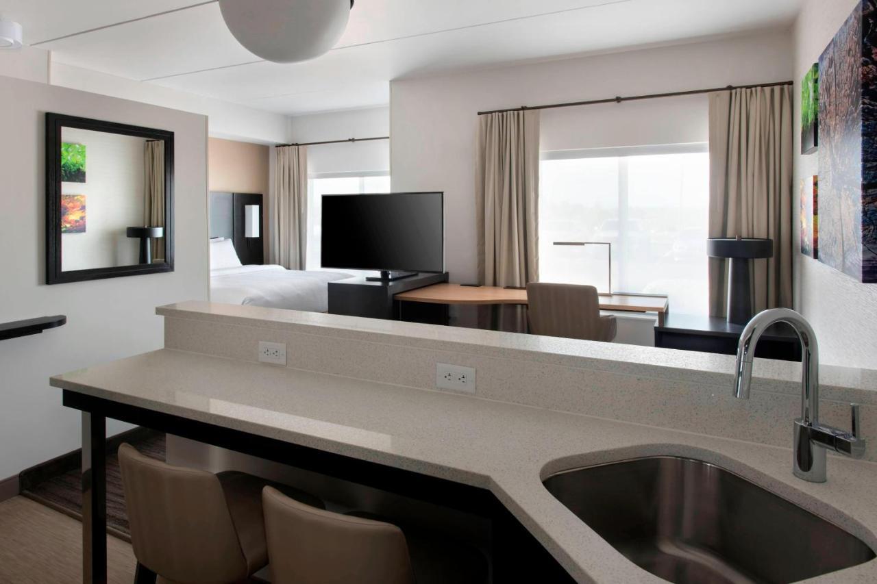 By Marriott Lancaster Hotel