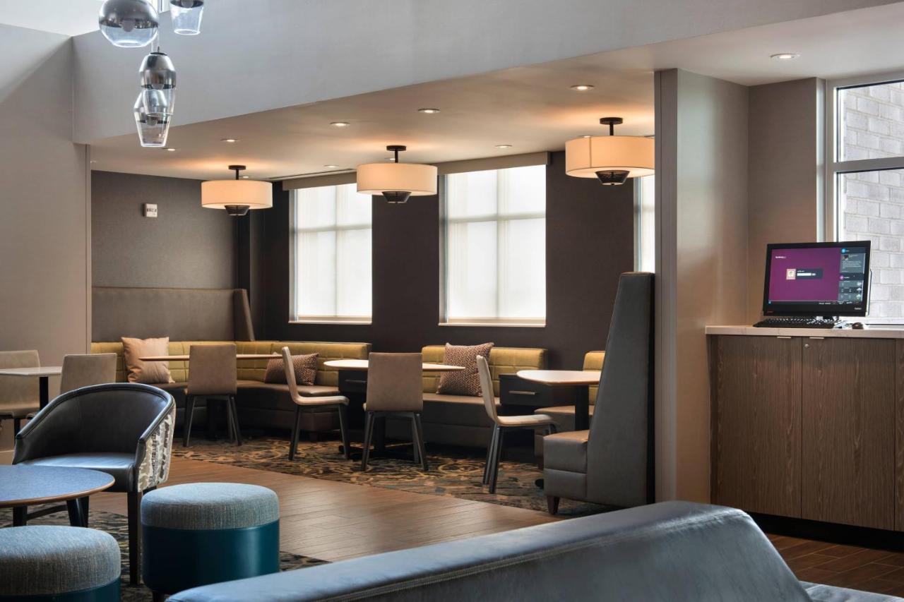 By Marriott Lancaster Hotel Rohrerstown