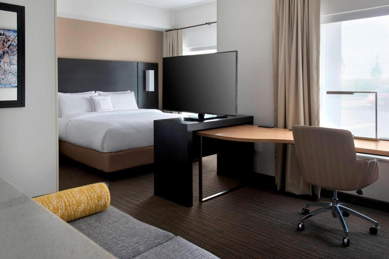 By Marriott Lancaster Hotel